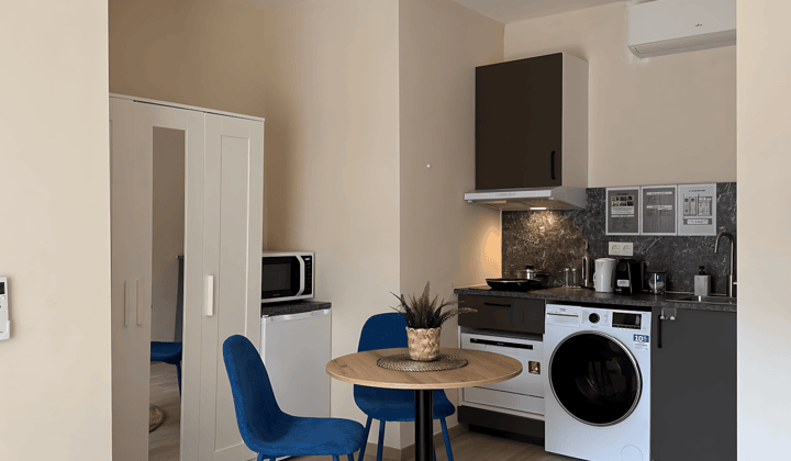 Studio · 25 m² · €2000,-