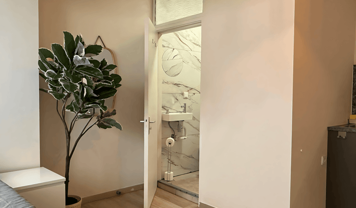 Studio · 25 m² · €2000,-