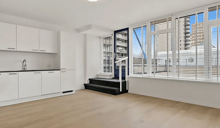 Kamer · 81 m² · €2750,-