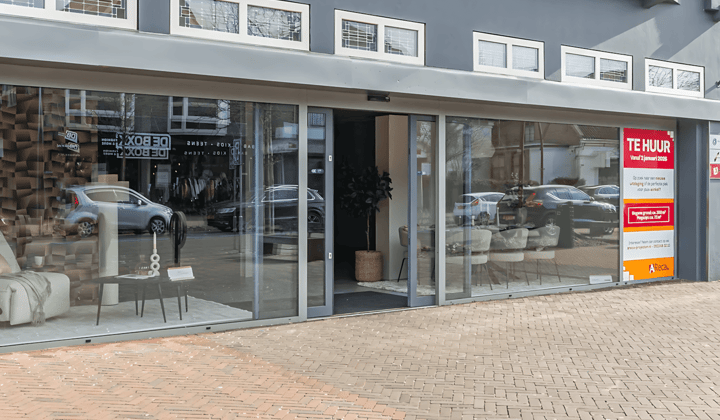 Bedrijfsruimte · 372 m² · €2250,-