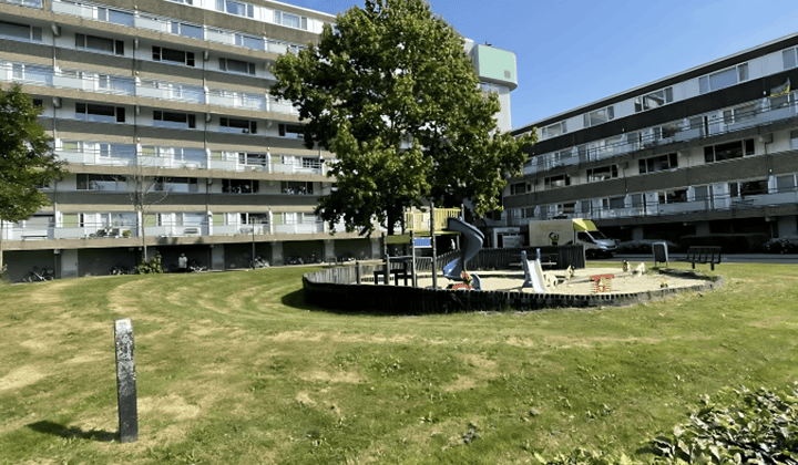 Gestoffeerde kamer met eigen keukentje en gemeenschappelijke wasmachine