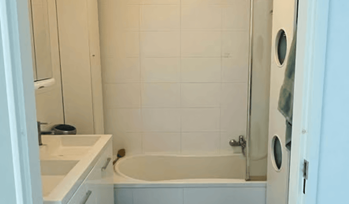Appartement met 2 slaapkamers gemeubileerd en met wasmachine