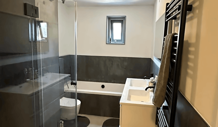 Huis · 193 m² · €2500,-