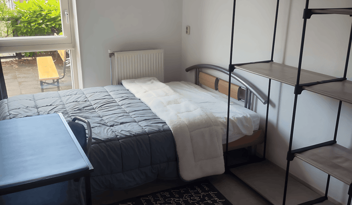 Gemeubileerde kamer met balkon en tuin