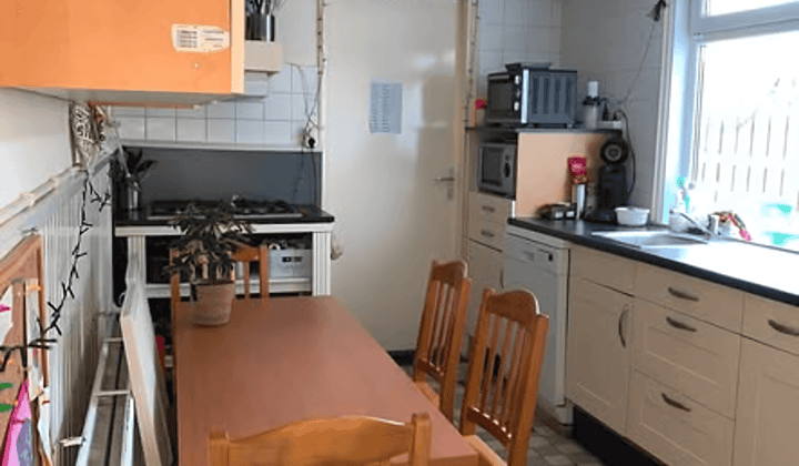 Studentenkamer met balkon en tuin