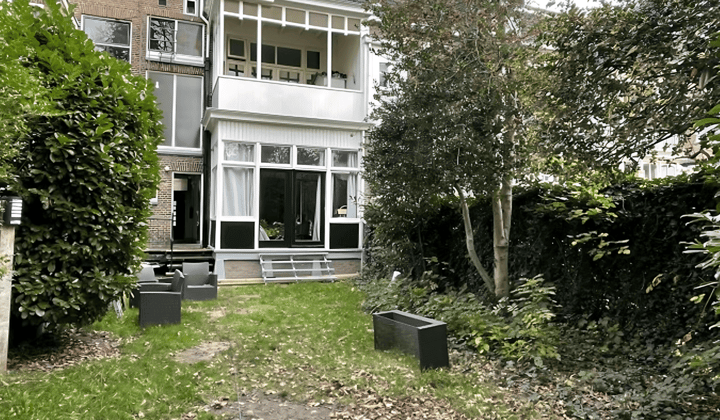 Semi-zelfstandige studentenkamer gestoffeerd met wasmachine en inclusief servicekosten