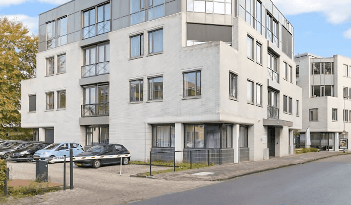 Studio · 50 m² · €981,-