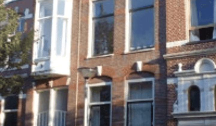 Studio met balkon en gezamenlijke wasmachine