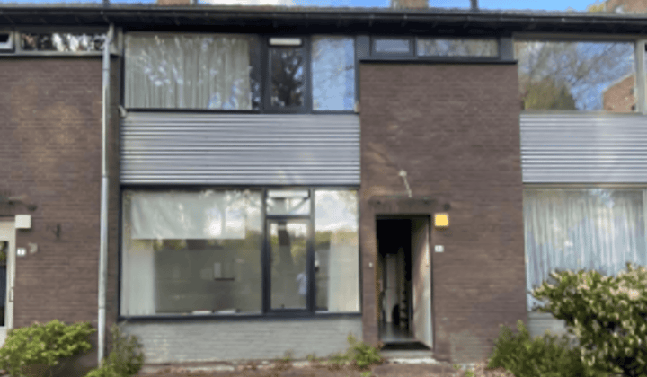 Kamer met eigen wastafel en gemeenschappelijke tuin