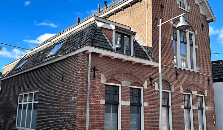 Gestoffeerde studentenkamer in monumentale villa met gedeelde voorzieningen