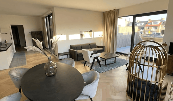 Gemeubileerd appartement met balkon en wasmachine