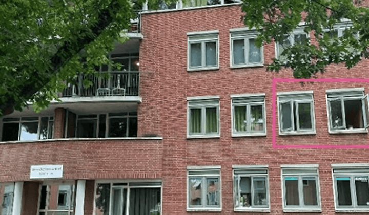 Studentenkamer met balkon en parkeergelegenheid