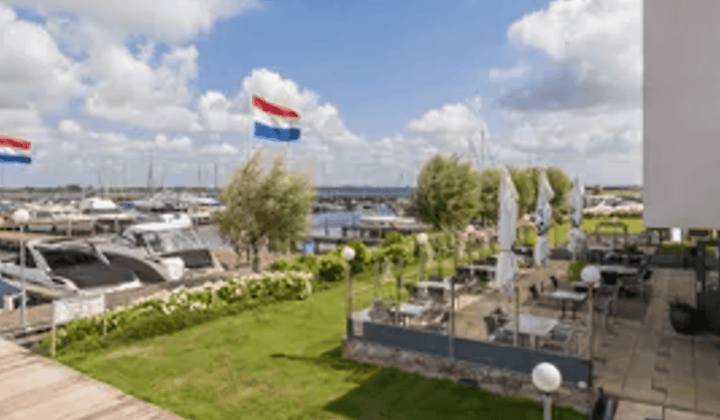 Bedrijfsruimte · 465 m² · €4166,-