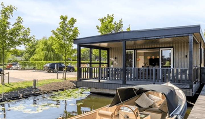 Woonboot · 113 m² · €3700,-