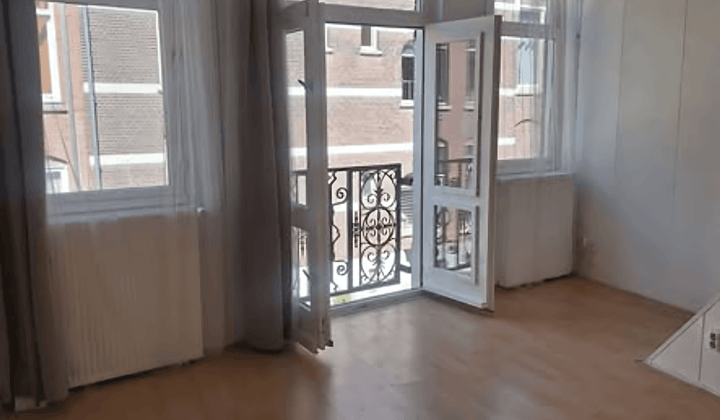 Studio · €733,-