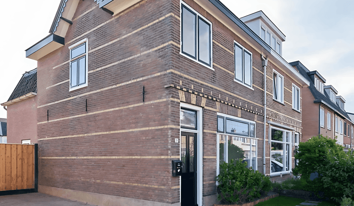 Kamer · 70 m² · €3200,-