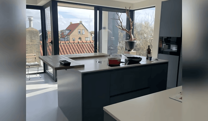 Kamer · 117 m² · €2250,-