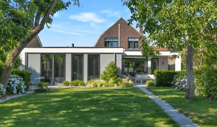 Huis · 222 m² · €3250,-