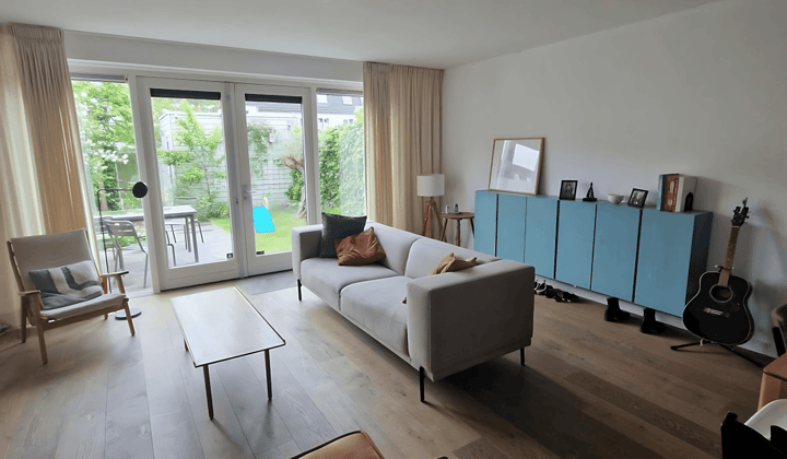 Huis · 139 m² · €2100,-