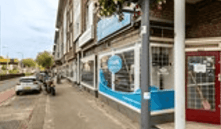 Bedrijfsruimte · 180 m² · €2300,-