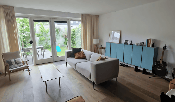 Huis · 139 m² · €2100,-