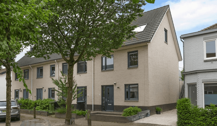Huis · 122 m² · €3000,-