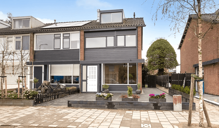 Huis · 109 m² · €2250,-