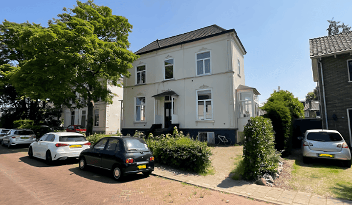 Kamer · 11 m² · €605,-