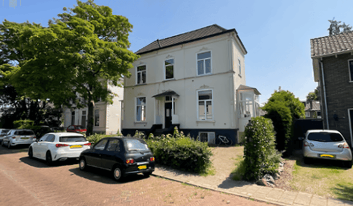 Kamer · 12 m² · €605,-