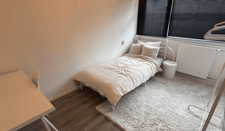 Kamer · 12 m² · €825,-