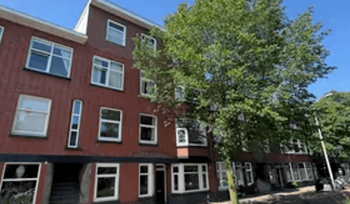 Kamer · 81 m² · €2150,-