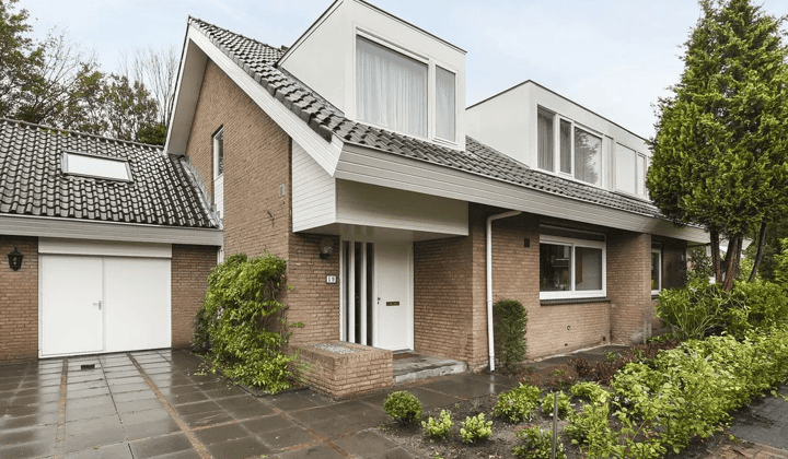 Huis · 208 m² · €3750,-