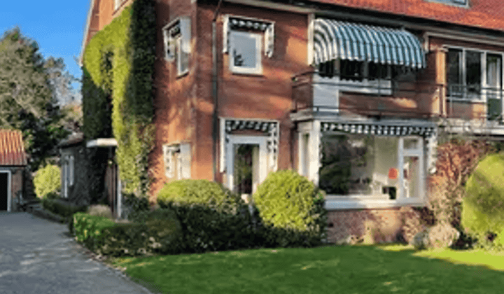 Kamer · 200 m² · €5850,-