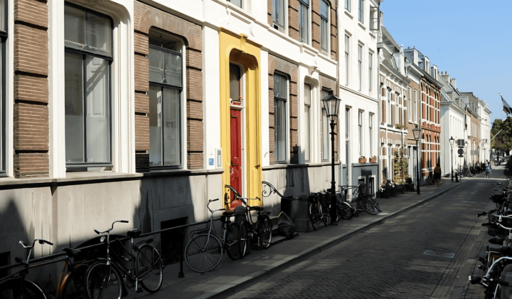 Studentenkamer in monumentaal herenhuis met gedeelde voorzieningen