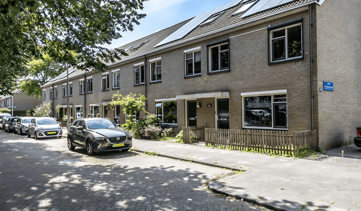 Ruime eengezinswoning met tuin en seniorenvoorzieningen