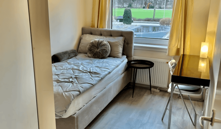Kamer · 10 m² · €950,-