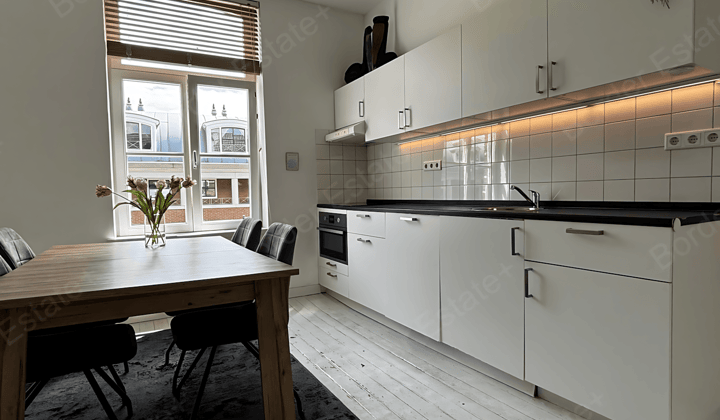 Huis · 93 m² · €2200,-