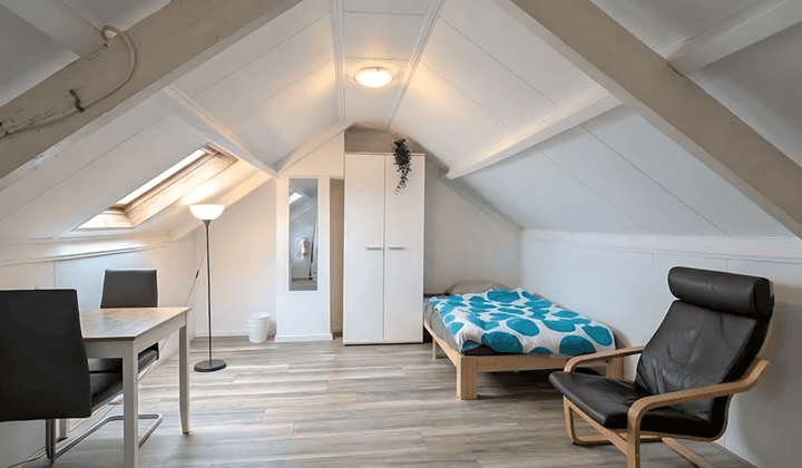 Kamer · 16 m² · €1200,-