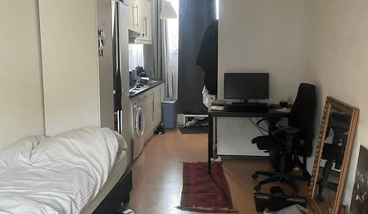Studio · €1000,-