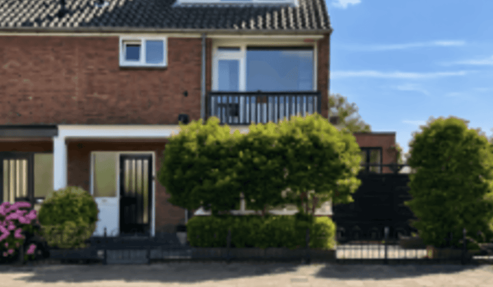 Huis · 122 m² · €2100,-
