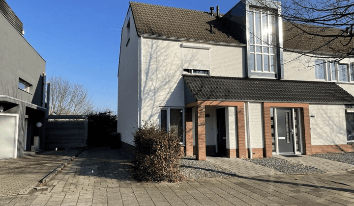 Huis · 122 m² · €1195,-
