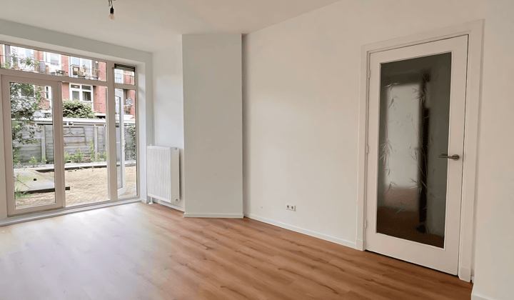 Appartement met tuin en inloopdouche, gestoffeerd en exclusief