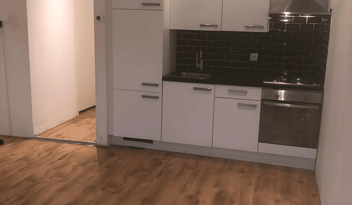 Huis · 48 m² · €975,-