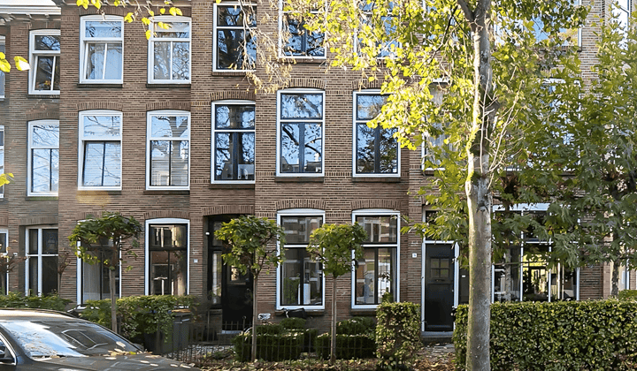 Huis · 244 m² · €3695,-
