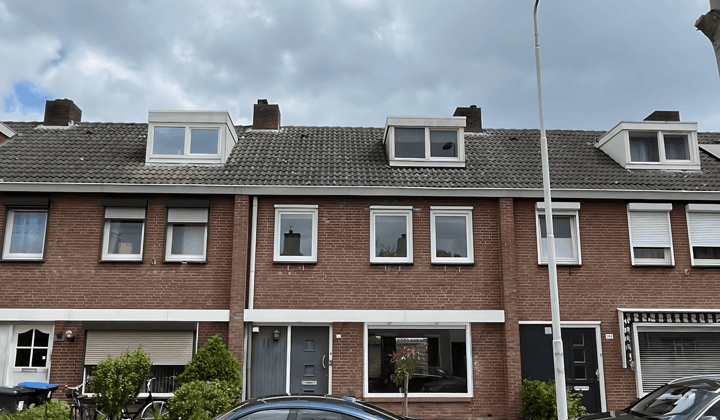 Huis · 122 m² · €1995,-