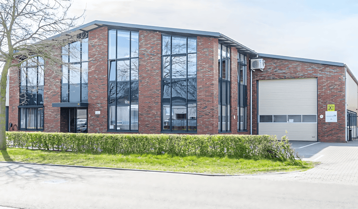 Bedrijfsruimte · 570 m² · €2250,-