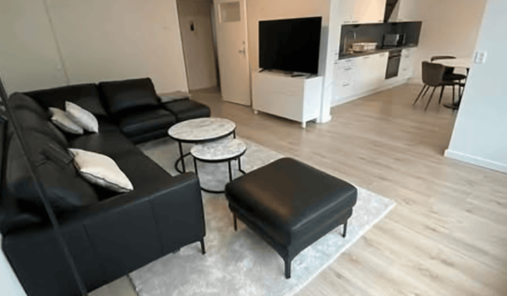Studio · €800,-