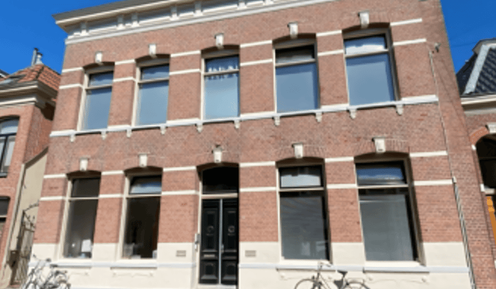 Studio · 38 m² · €1230,-
