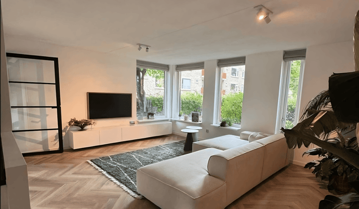 Huis · 142 m² · €2975,-
