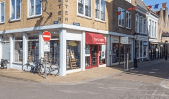 Bedrijfsruimte · 165 m² · €3250,-